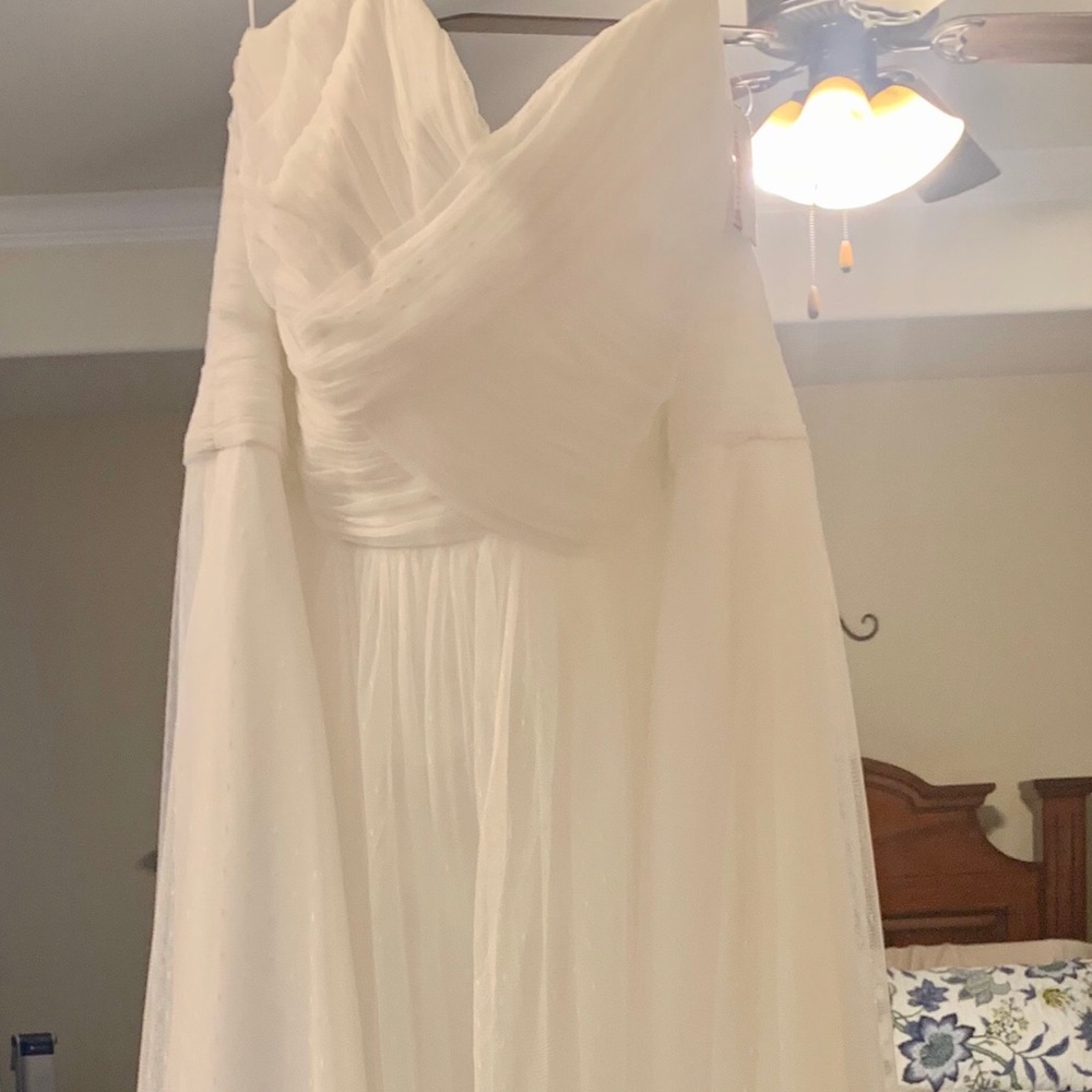 *BNWT* Never Worn David’s Bridal wedding dress
